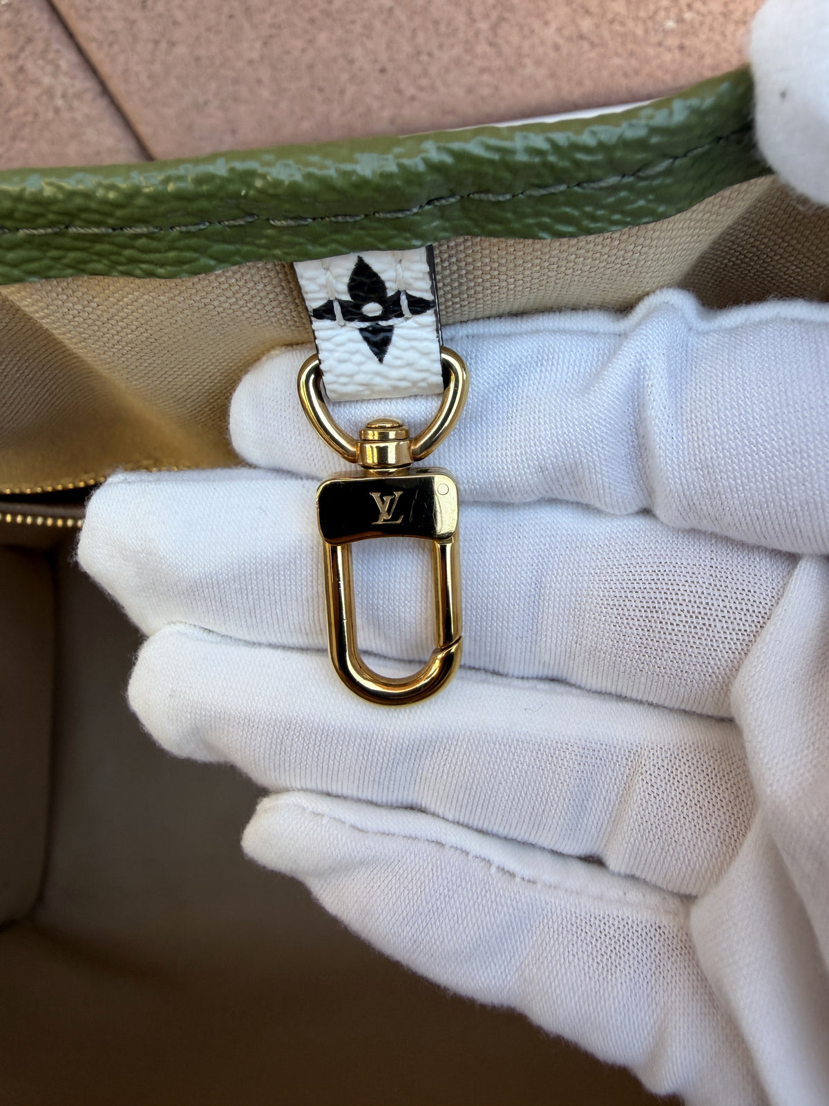 Louis Vuitton OnTheGo GM Giant Monogram Khaki 3507
