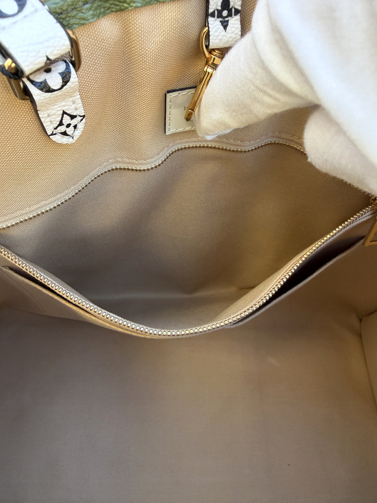 Louis Vuitton OnTheGo GM Giant Monogram Khaki 3507