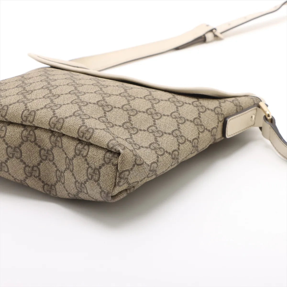 Gucci Front Pocket Shoulder Bag GG Supreme White 3464