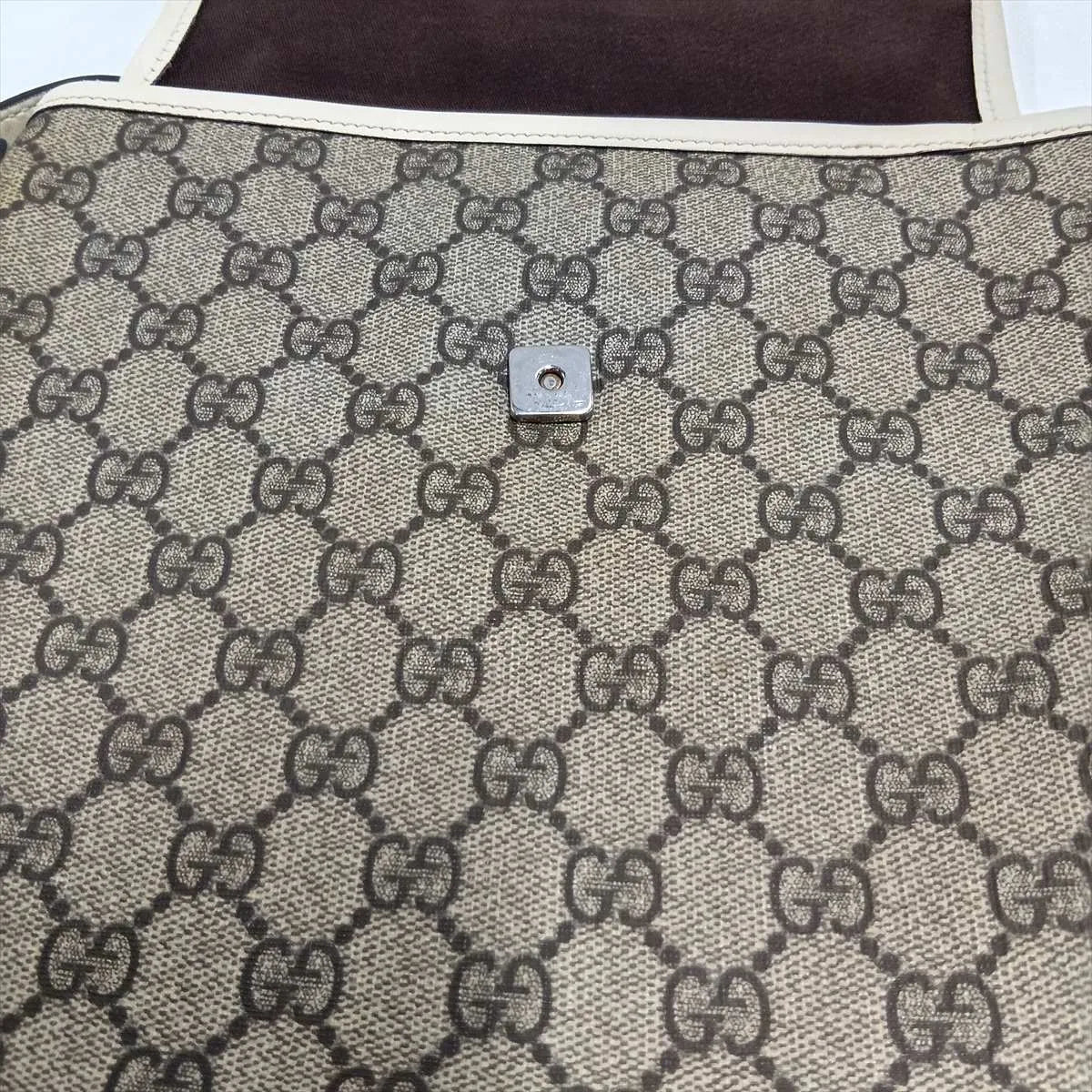 Gucci Front Pocket Shoulder Bag GG Supreme White 3464