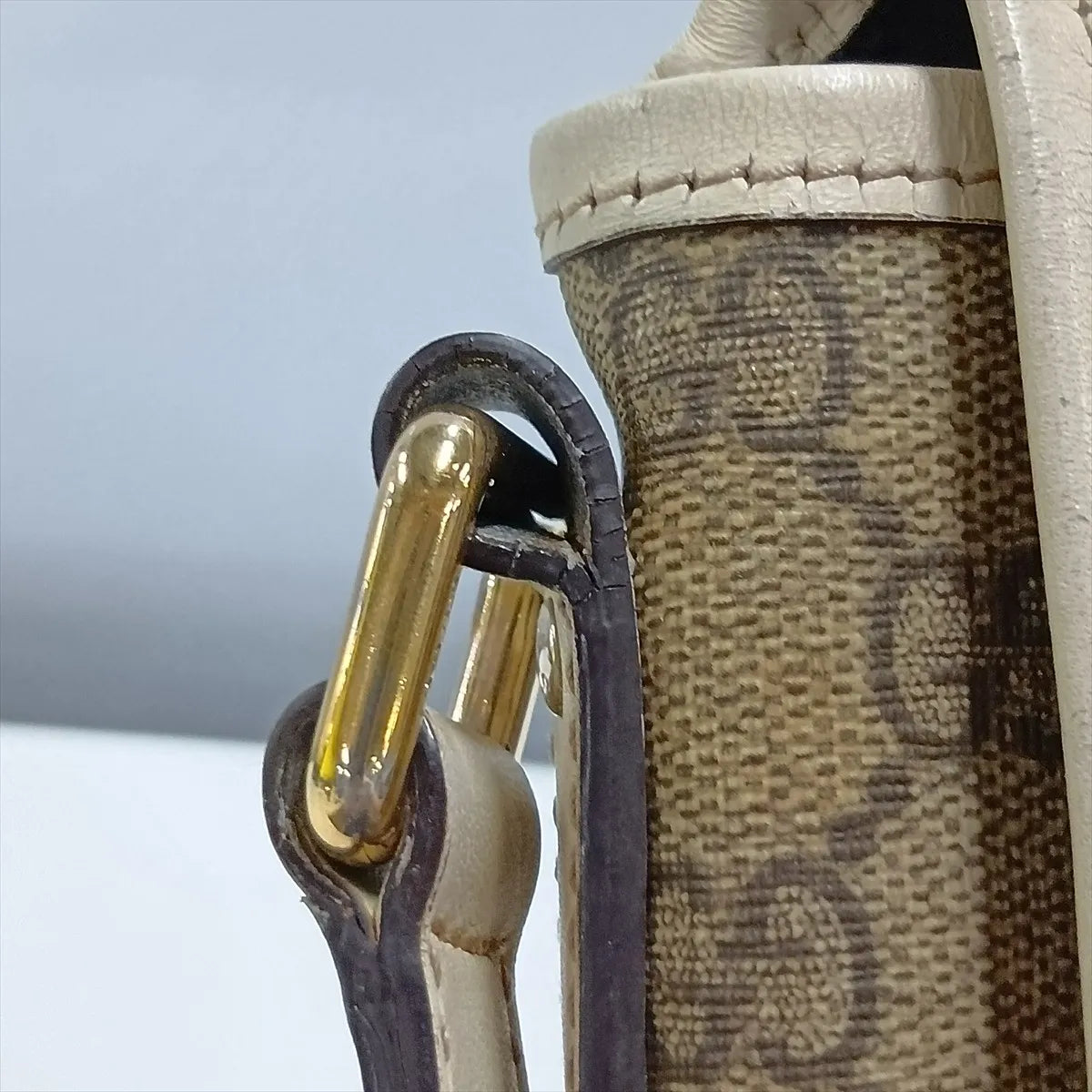 Gucci Front Pocket Shoulder Bag GG Supreme White 3464