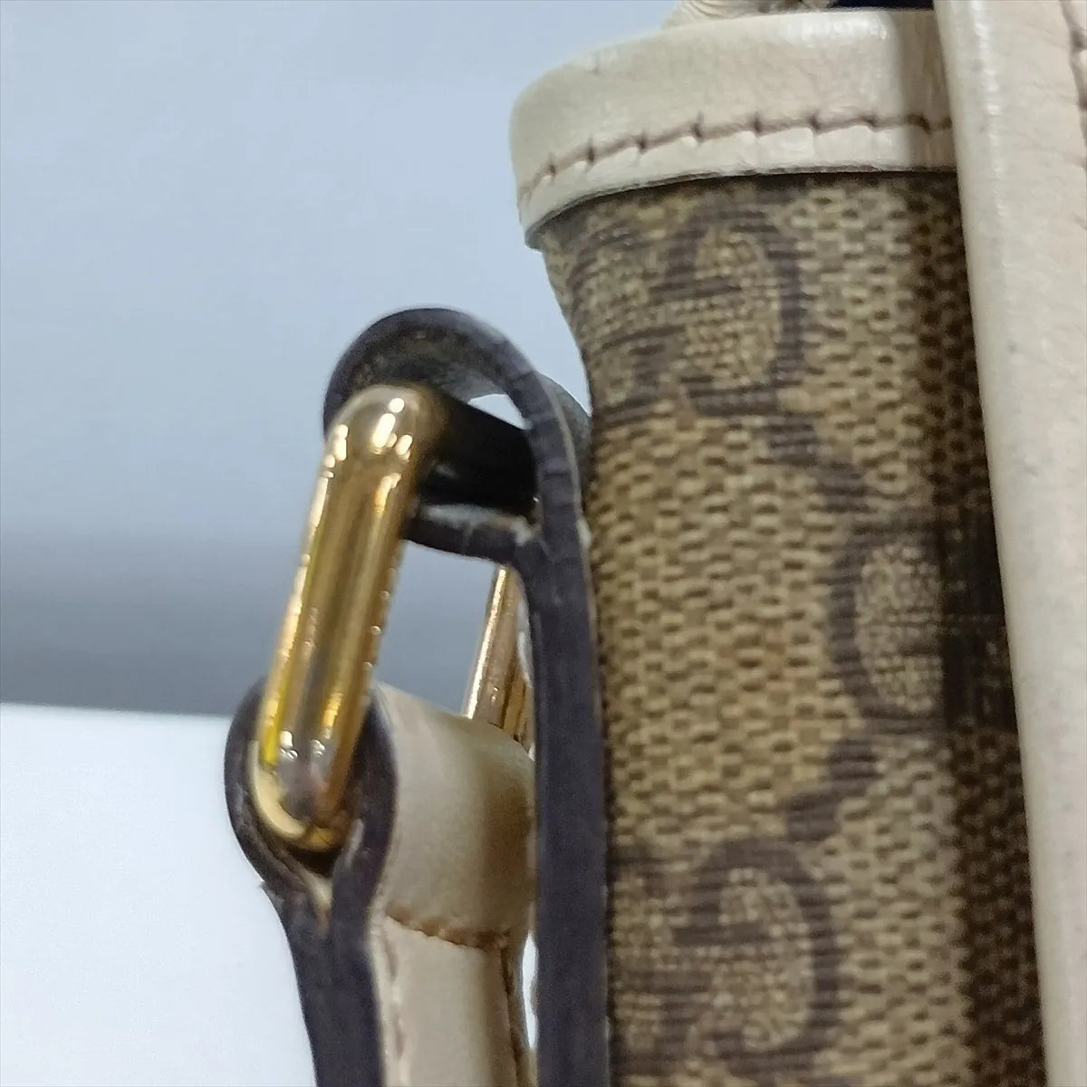 Gucci Front Pocket Shoulder Bag GG Supreme White 3464