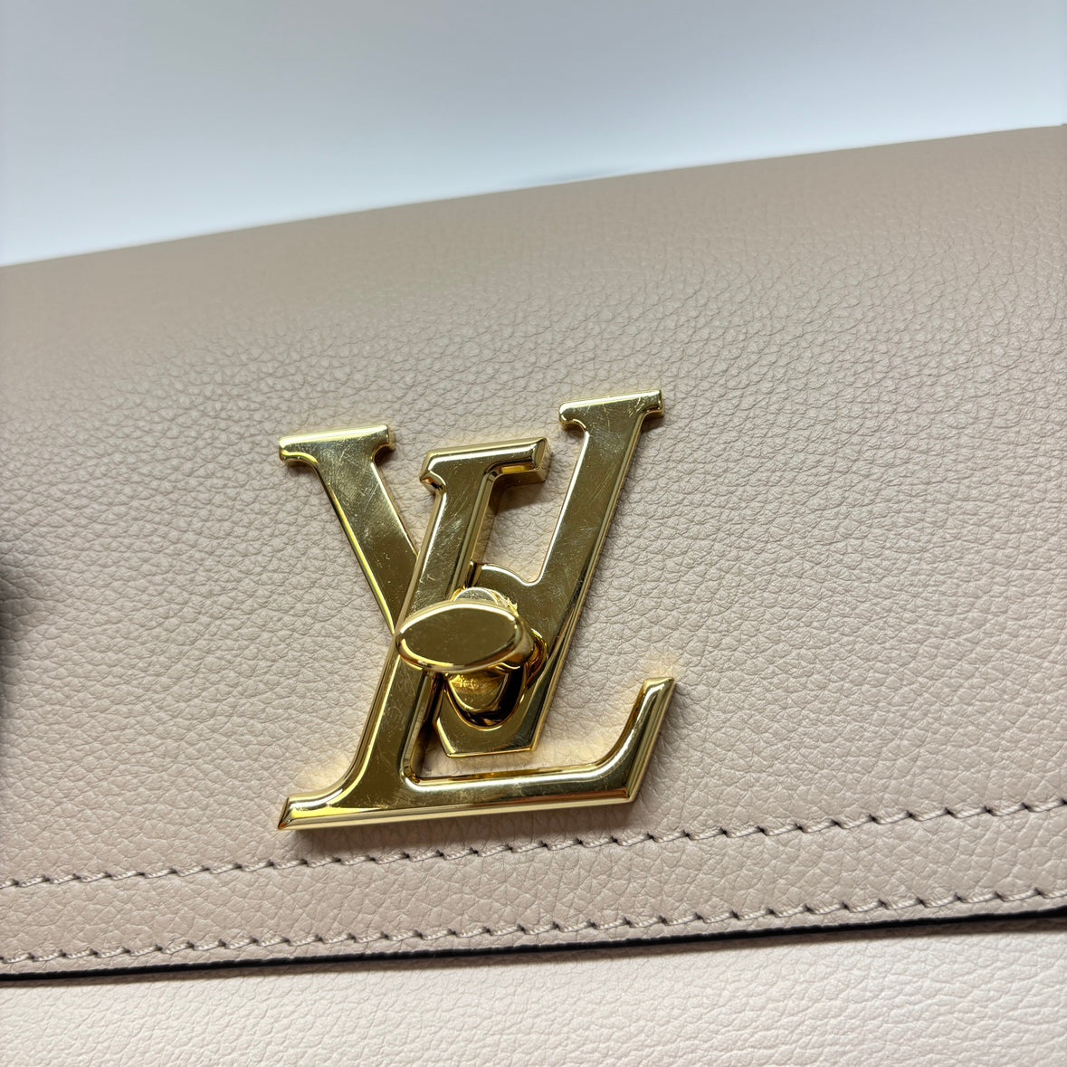 Louis Vuitton Lockme Tender Greige Grained Leather 3013