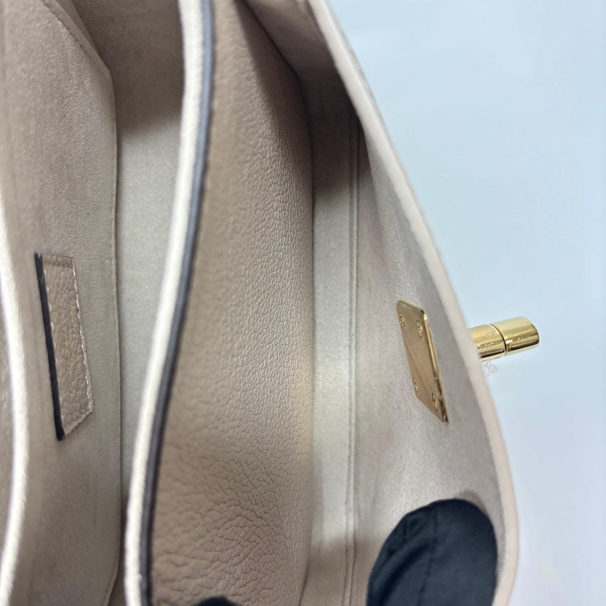 Louis Vuitton Lockme Tender Greige Grained Leather 3013