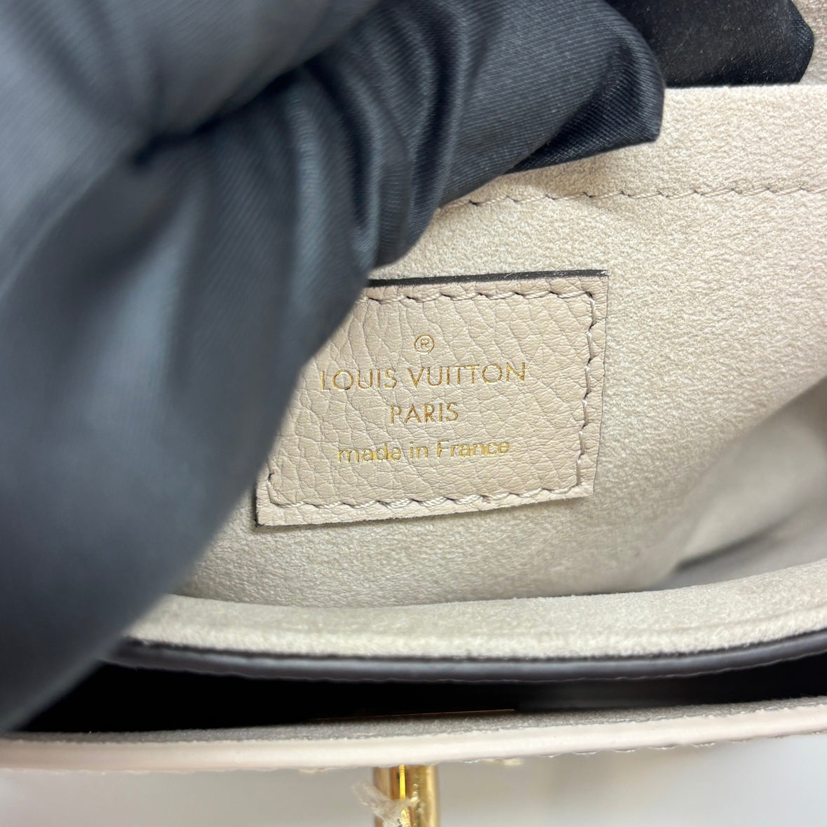 Louis Vuitton Lockme Tender Greige Grained Leather 3013