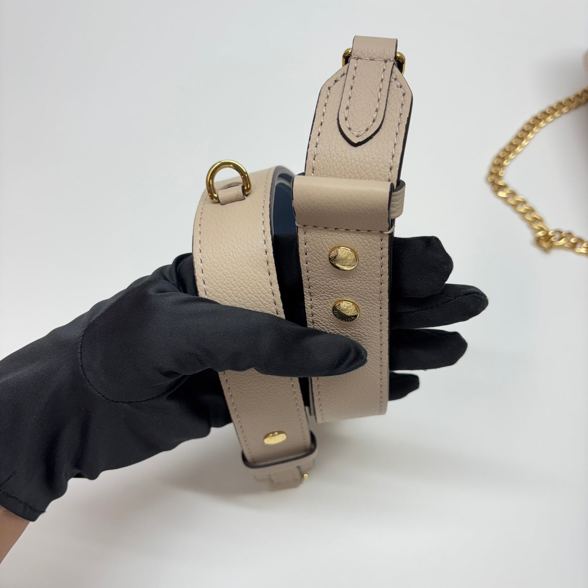 Louis Vuitton Lockme Tender Greige Grained Leather 3013