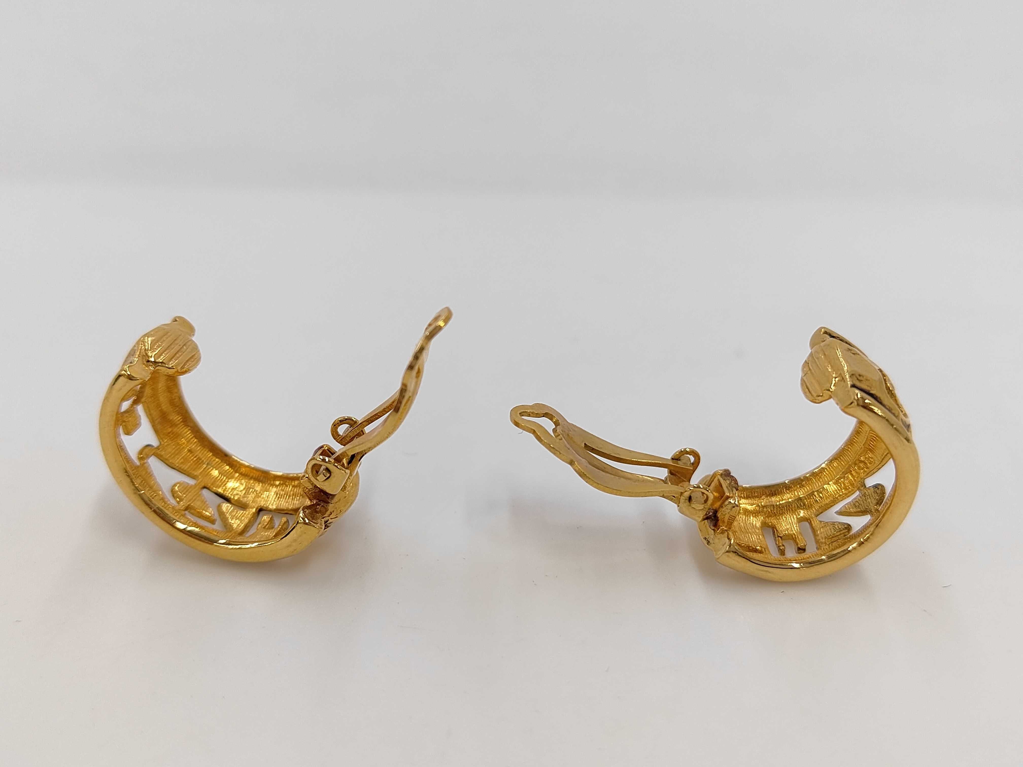 Chanel Vintage Hoop Cut Out Earrings Gold Clip-On 3210
