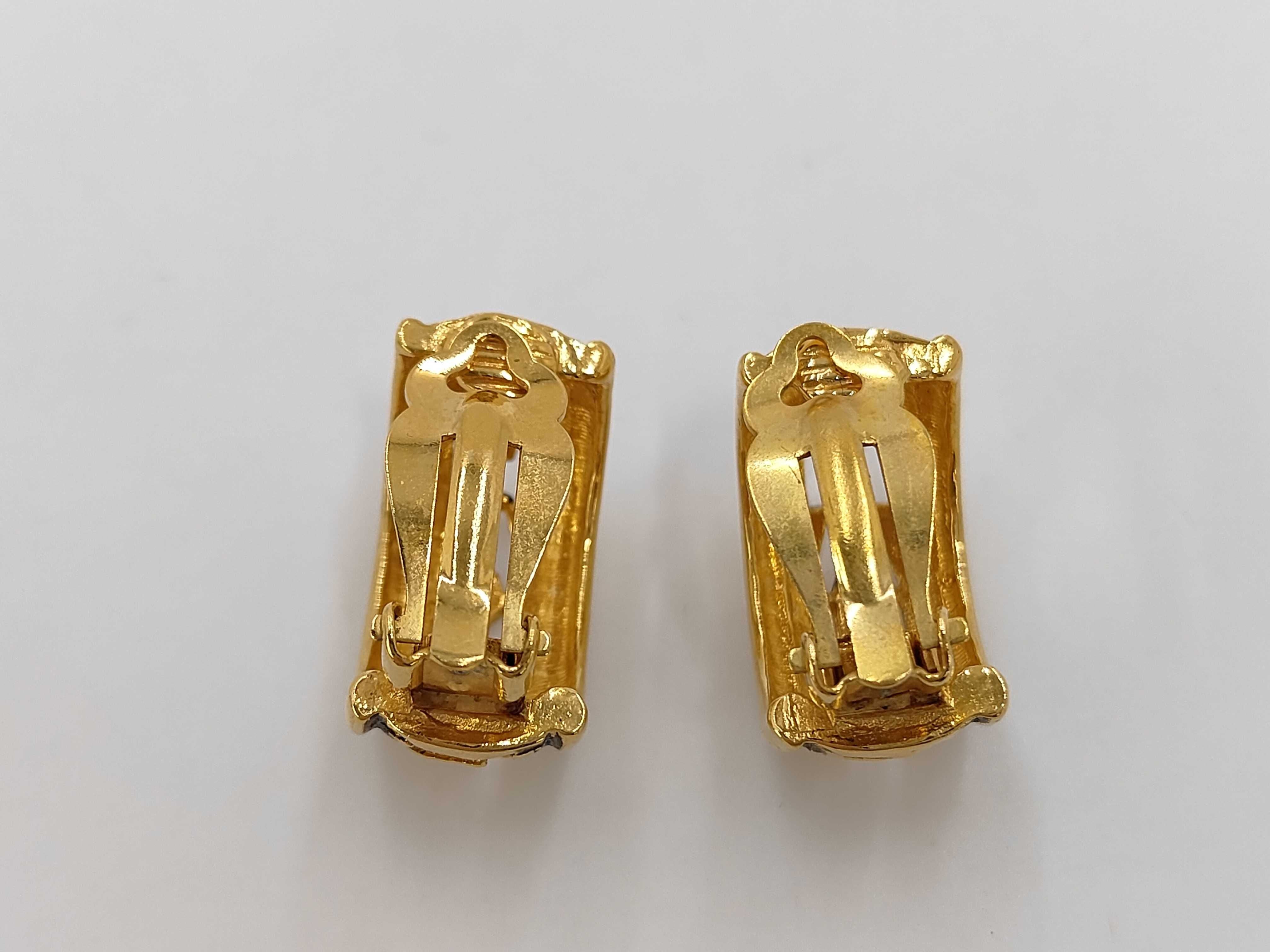 Chanel Vintage Hoop Cut Out Earrings Gold Clip-On 3210
