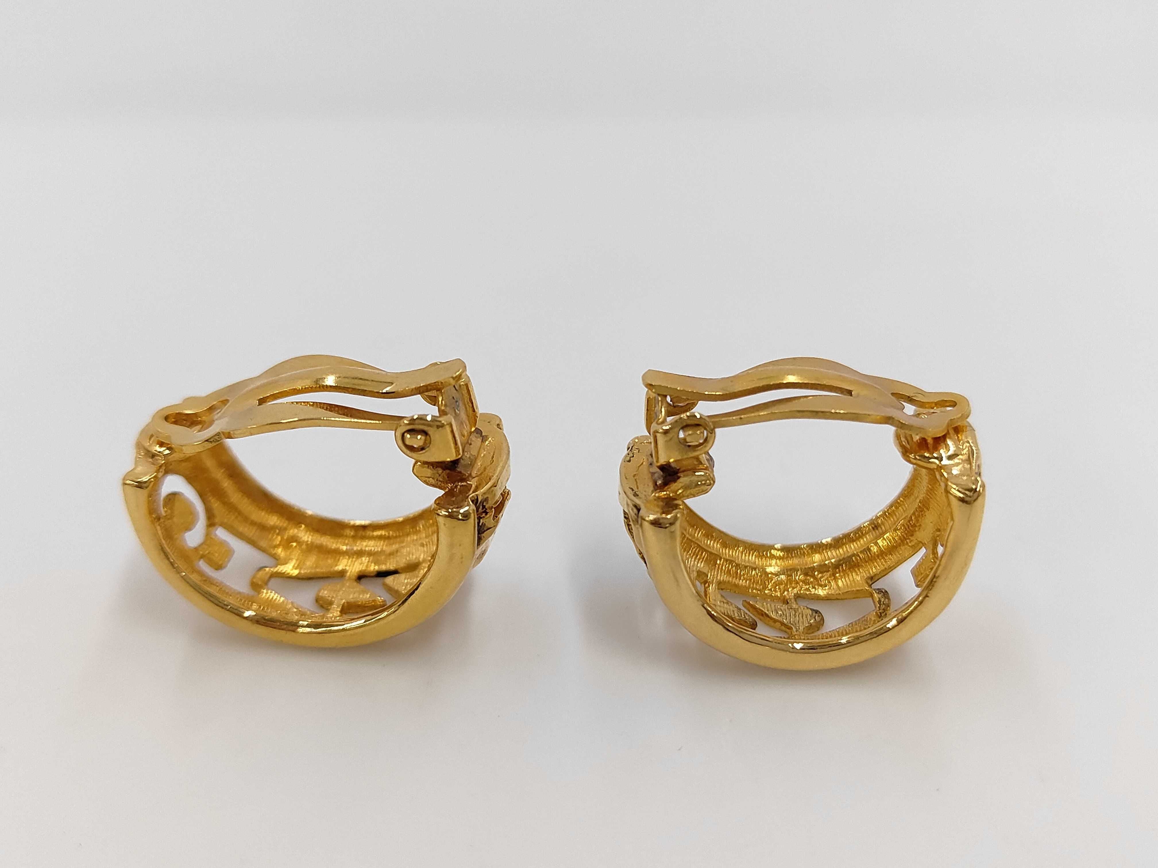 Chanel Vintage Hoop Cut Out Earrings Gold Clip-On 3210
