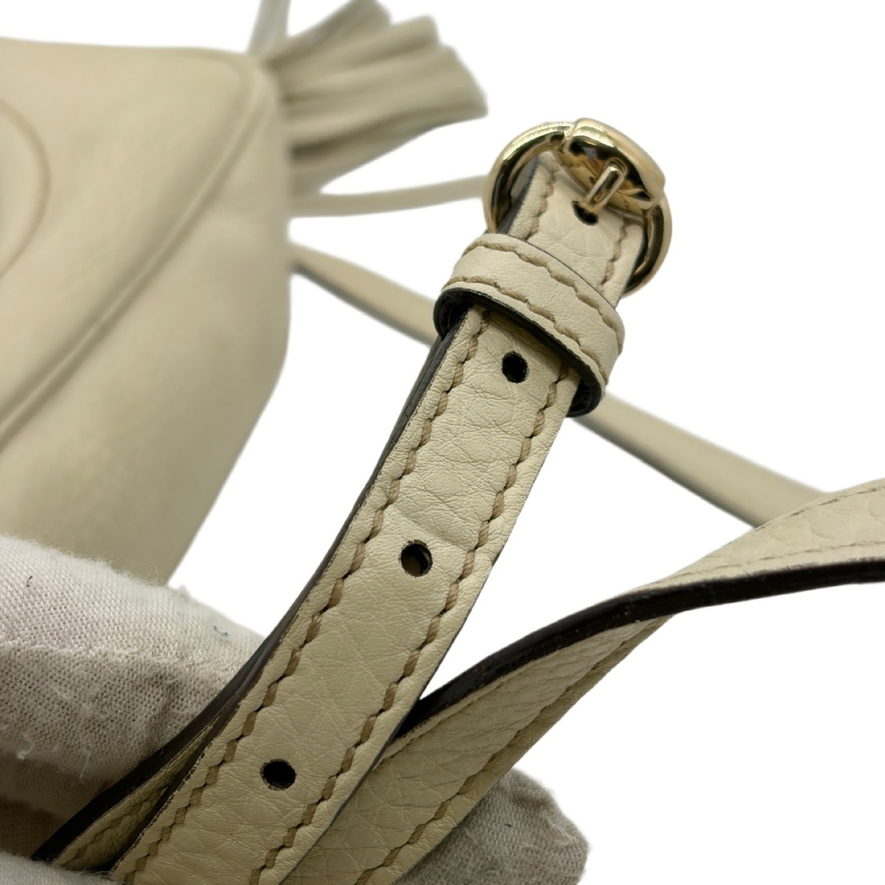 Gucci Soho Disco Crossbody Beige 3239