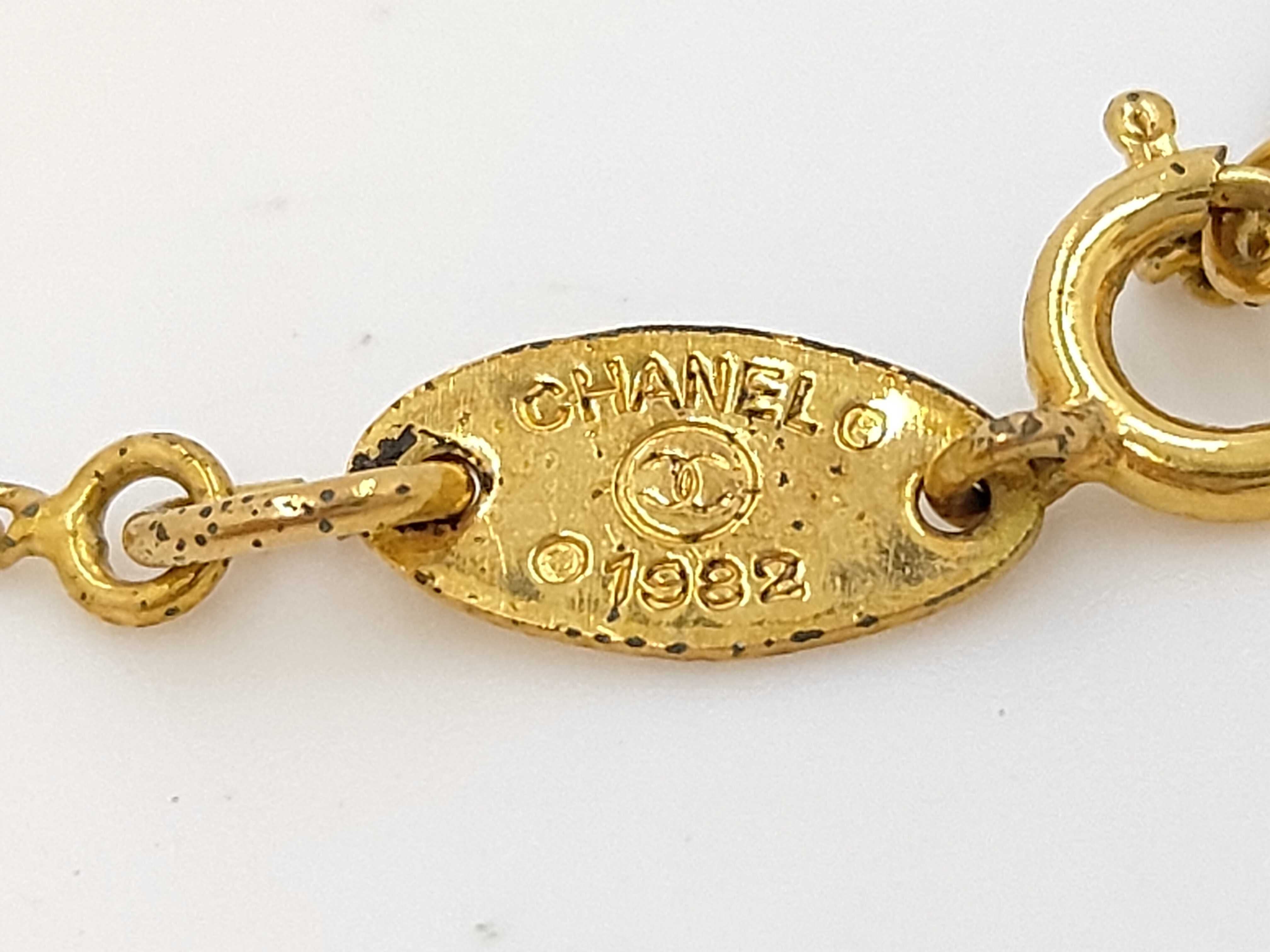 Chanel Logo Pearl Circle Necklace Gold 3414