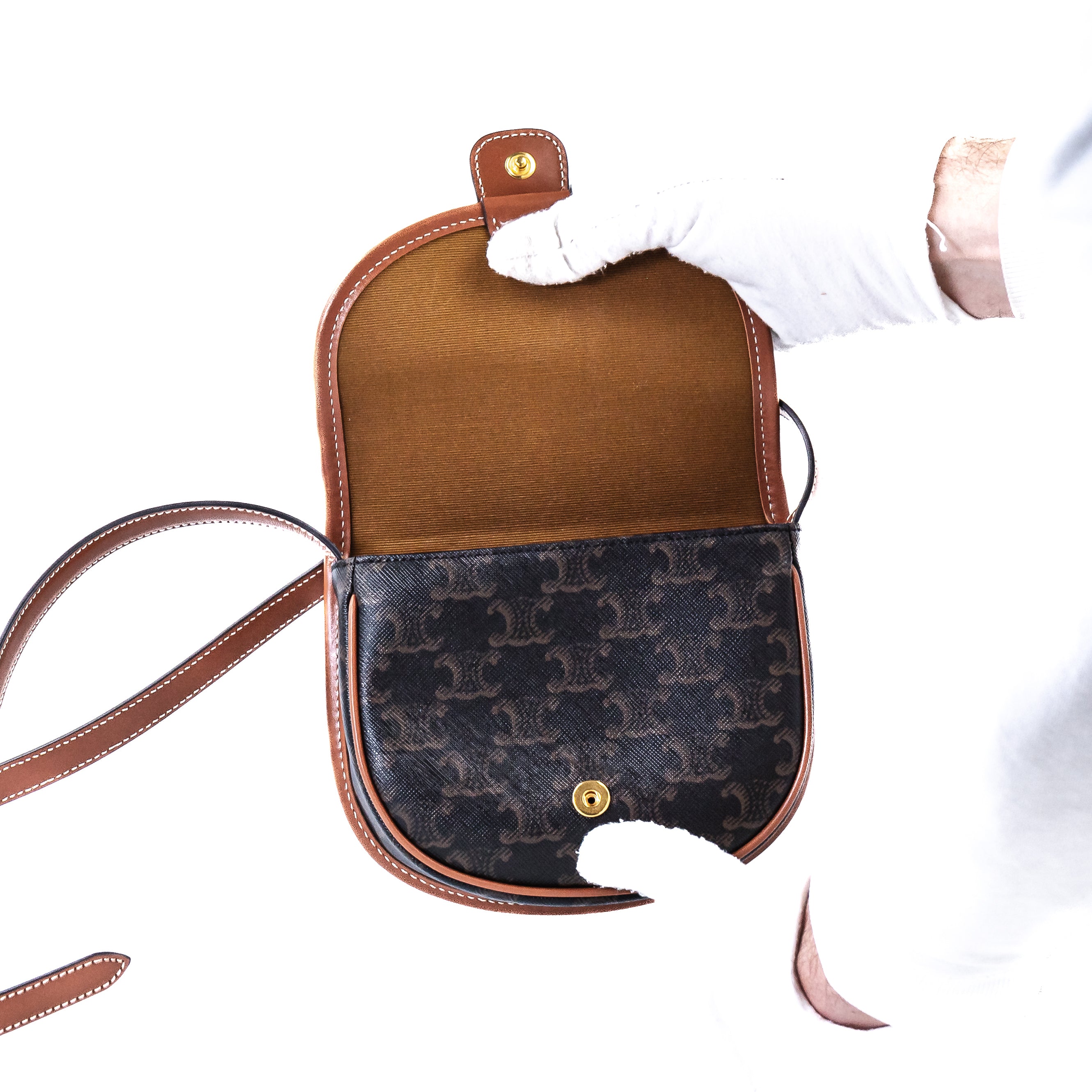 【限定数量】 Celine Mini Besace in Triomphe Tan CELINE Canvas Calfskin Triomphe Mini Besace Clea Tan 1652468