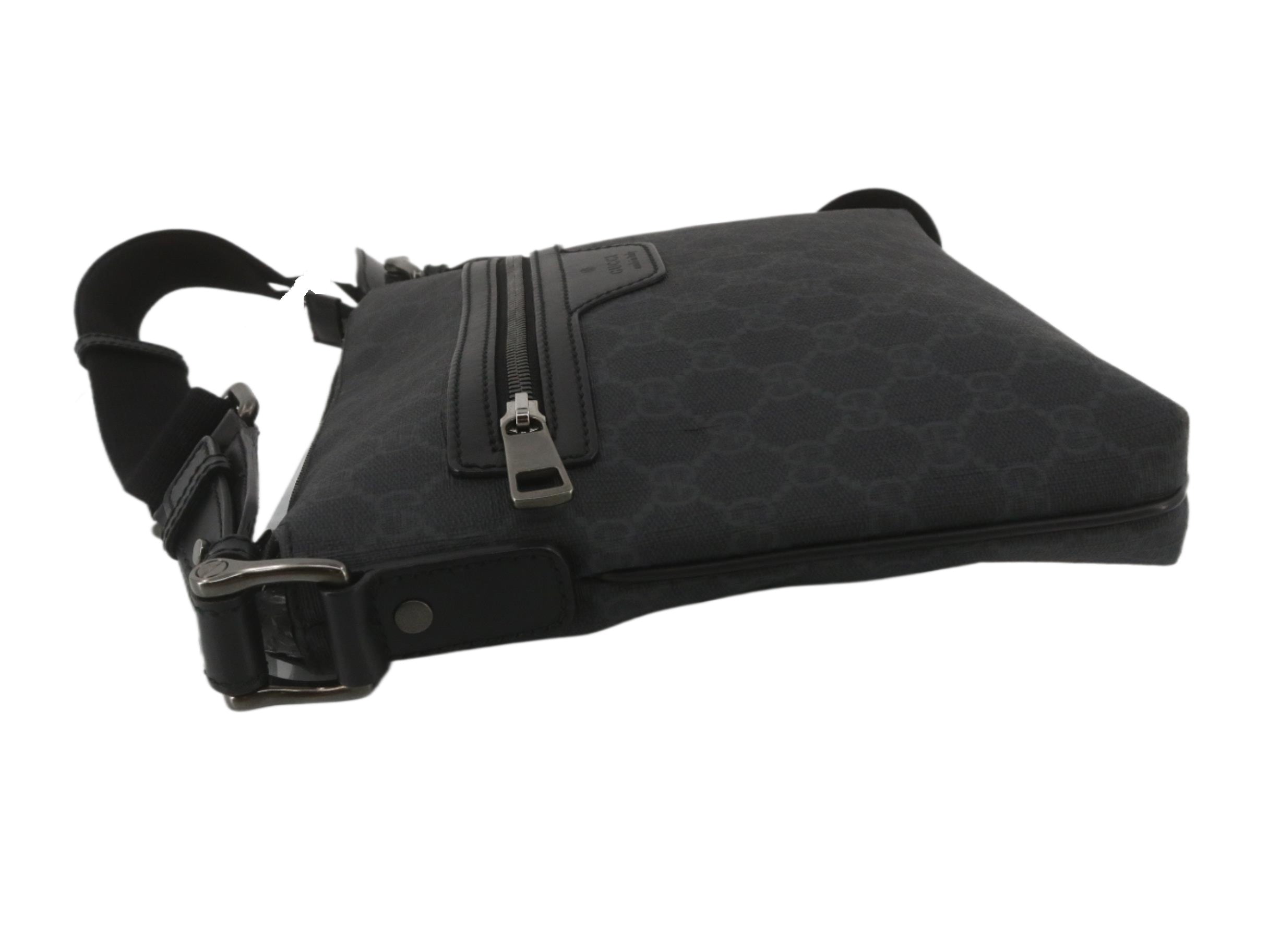 Gucci Front Zip Messenger Black GG 2644