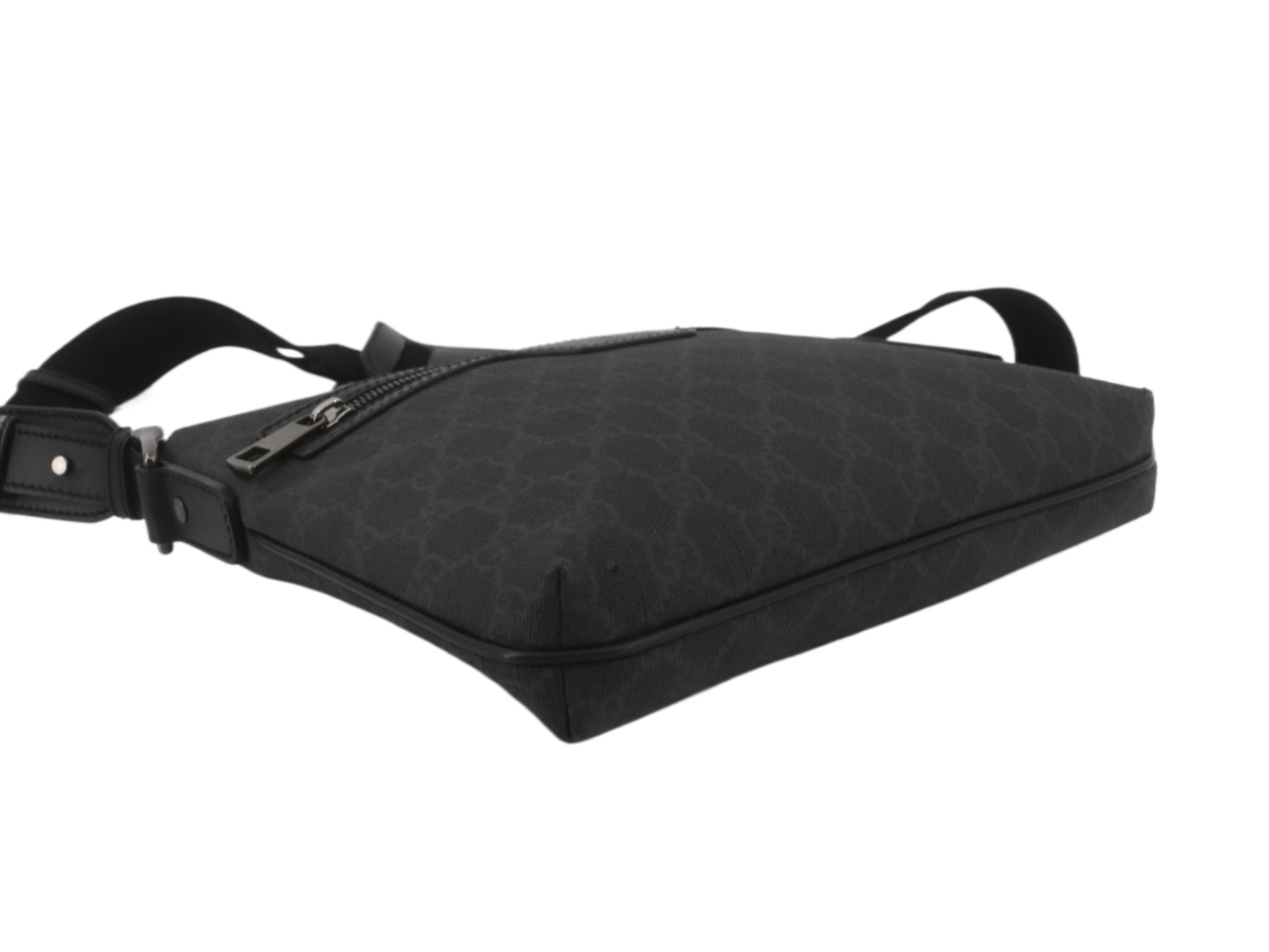 Gucci Front Zip Messenger Black GG 2644