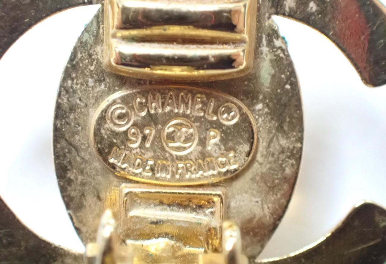 Chanel Turnlock Pearl Drop Earrings Gold 2655