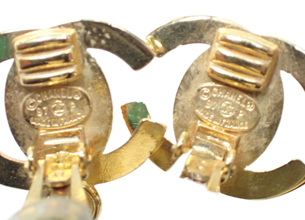 Chanel Turnlock Pearl Drop Earrings Gold 2655