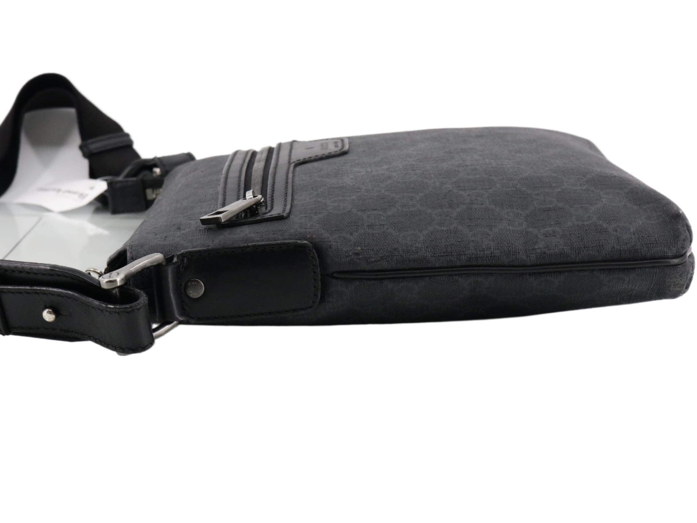 Gucci Front Zip Messenger Black GG 2692