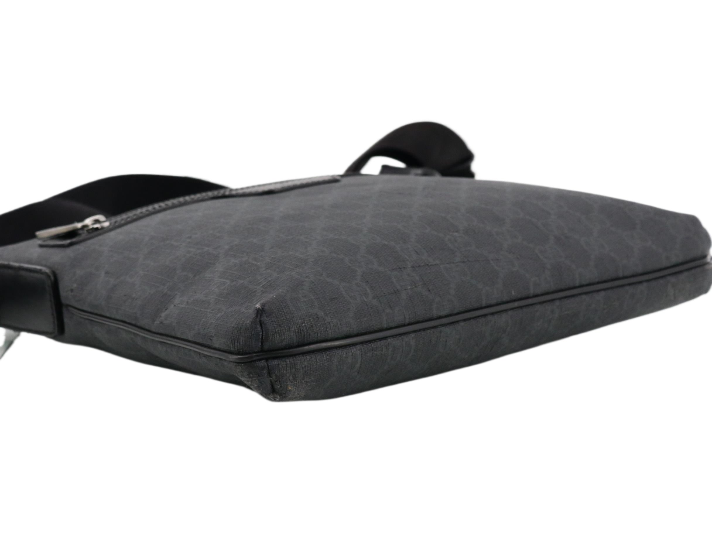 Gucci Front Zip Messenger Black GG 2692