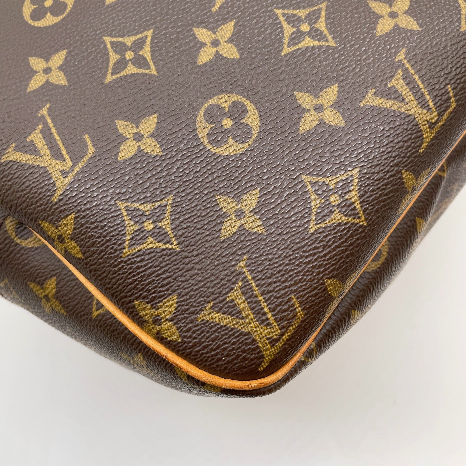 Louis Vuitton Evasion Travel Bag Monogram 3370