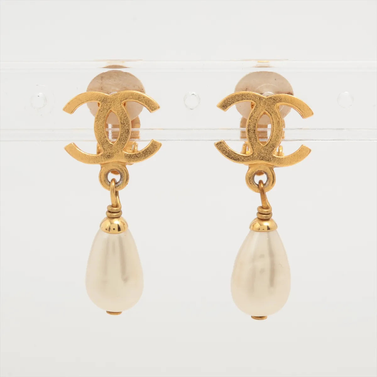 Chanel CC Pearl Drop Earrings Gold 95A 3243