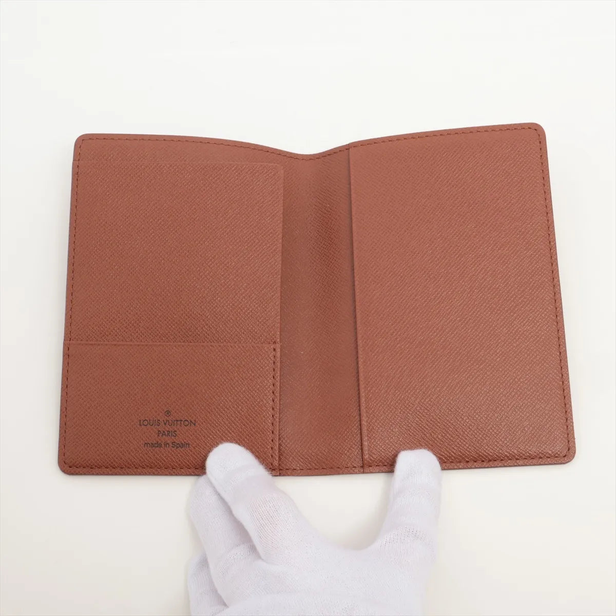 Louis Vuitton Couverture Passport Case Monogram 3351