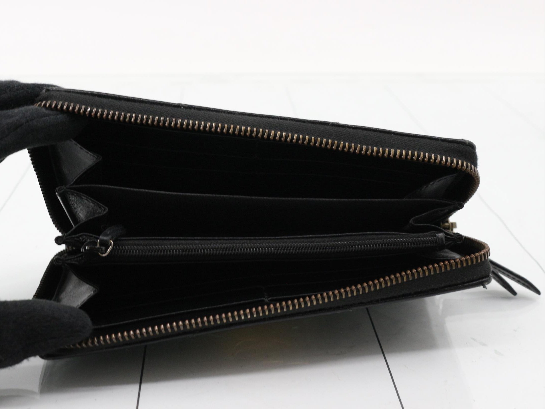 Gucci Marmont Zippy Wallet Black Chevron 2968