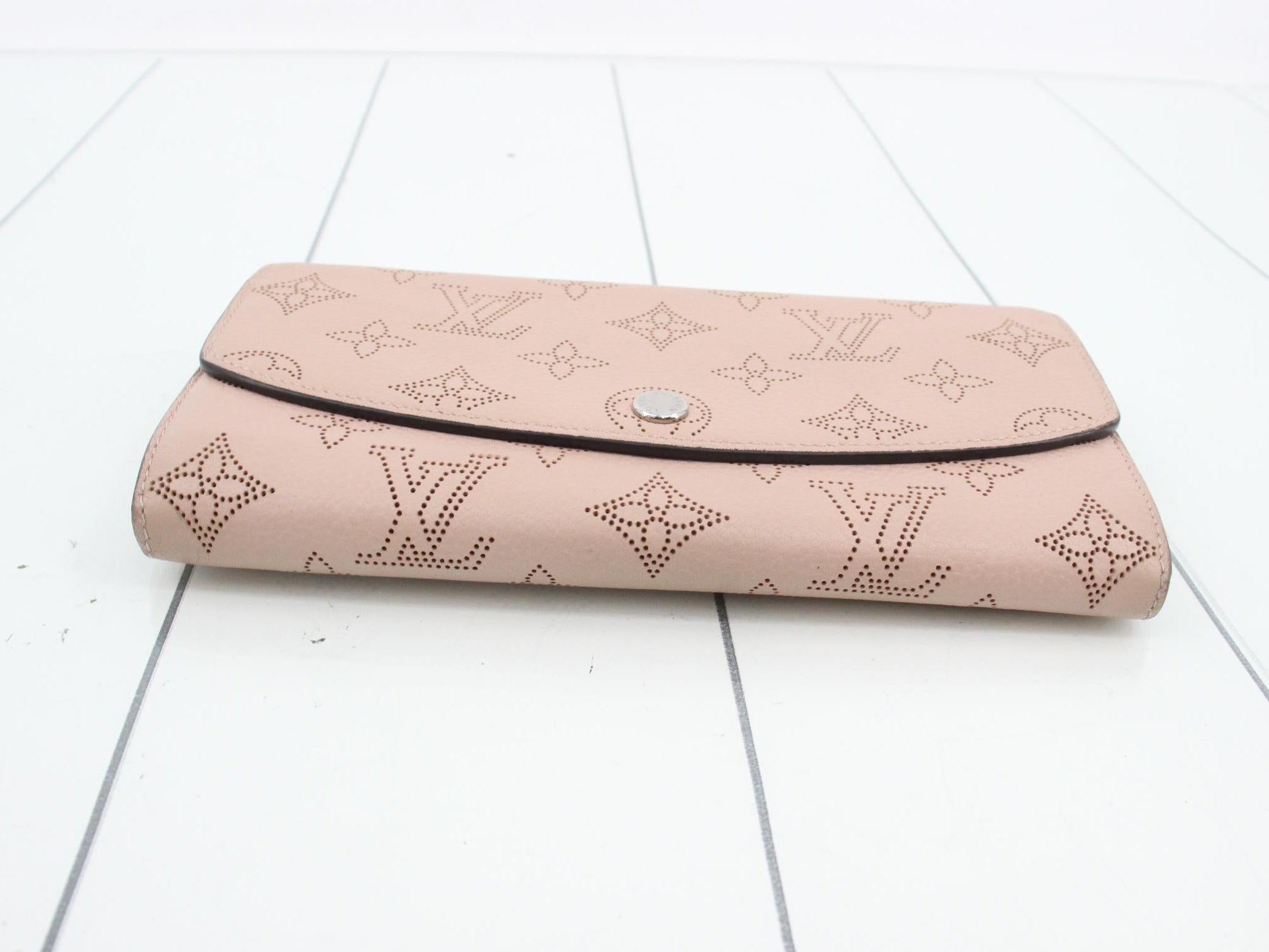 Louis Vuitton Iris Wallet Magnolia Mahina 2979