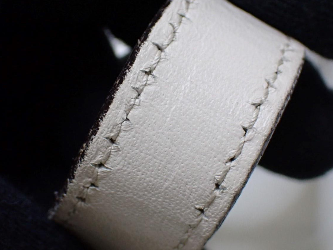 Gucci GG Supreme Front Zip Crossbody White 2937