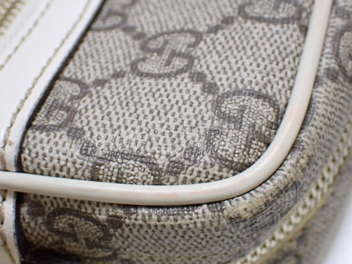 Gucci GG Supreme Front Zip Crossbody White 2937