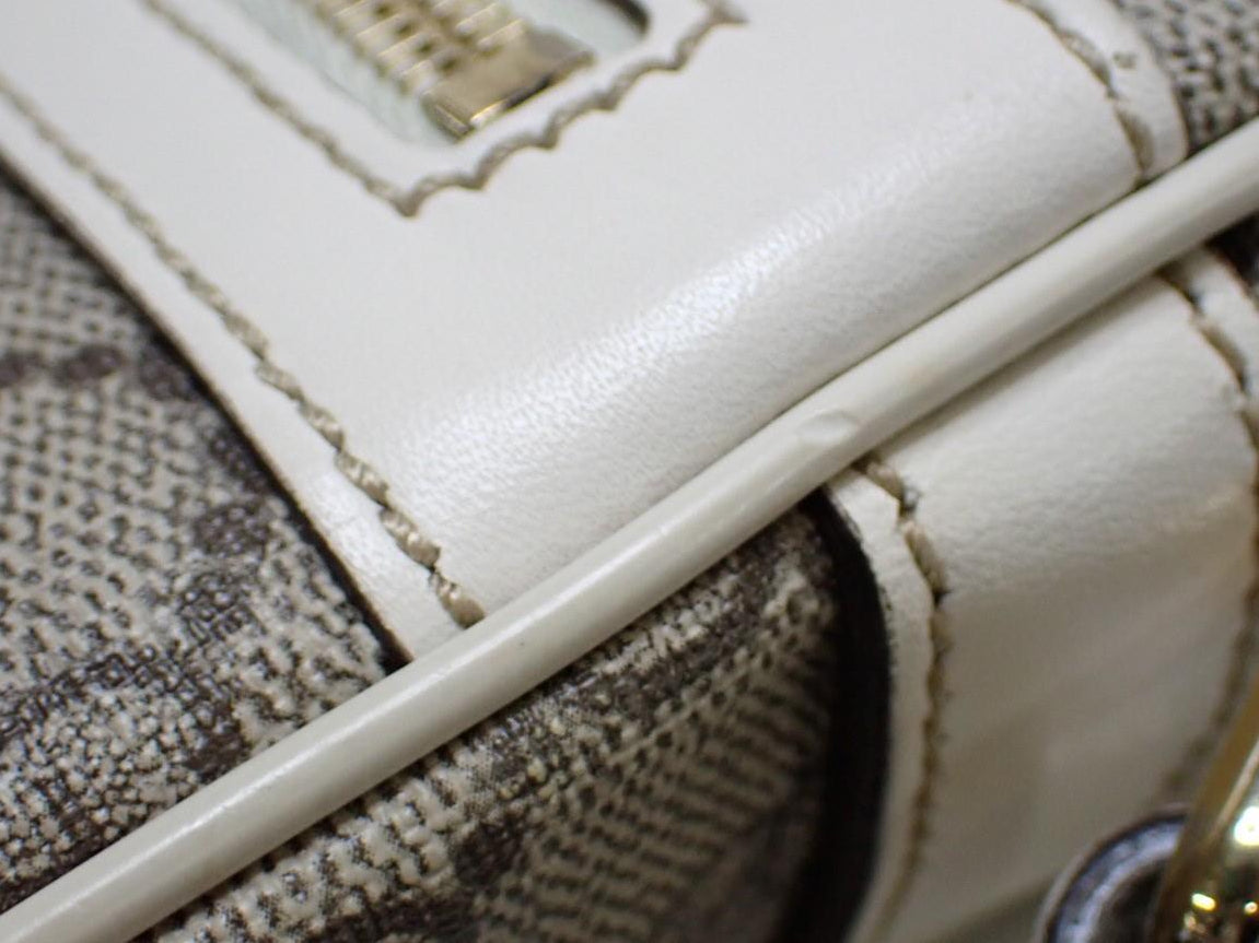 Gucci GG Supreme Front Zip Crossbody White 2937