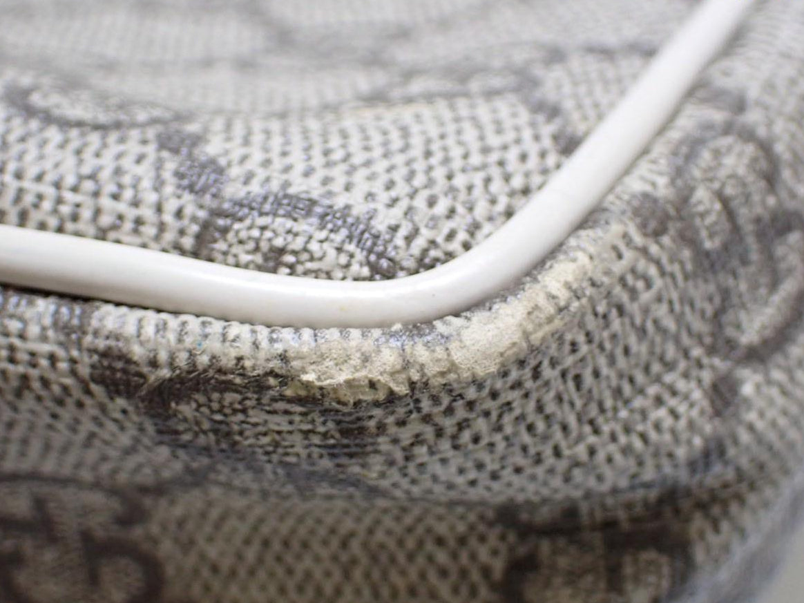Gucci GG Supreme Front Zip Crossbody White 2937
