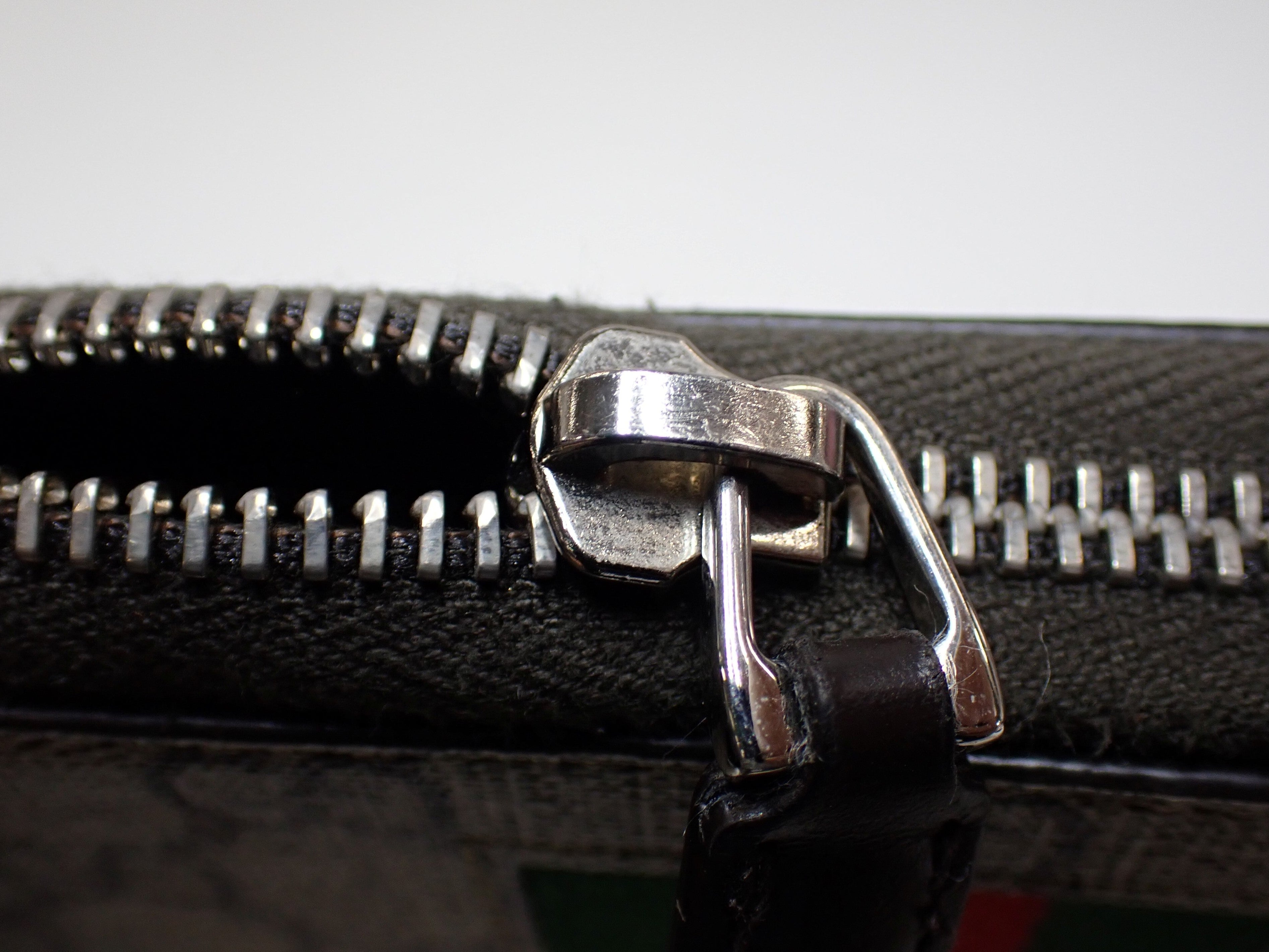 Gucci Web Zippy Wallet GG Supreme Sherry Line 2956