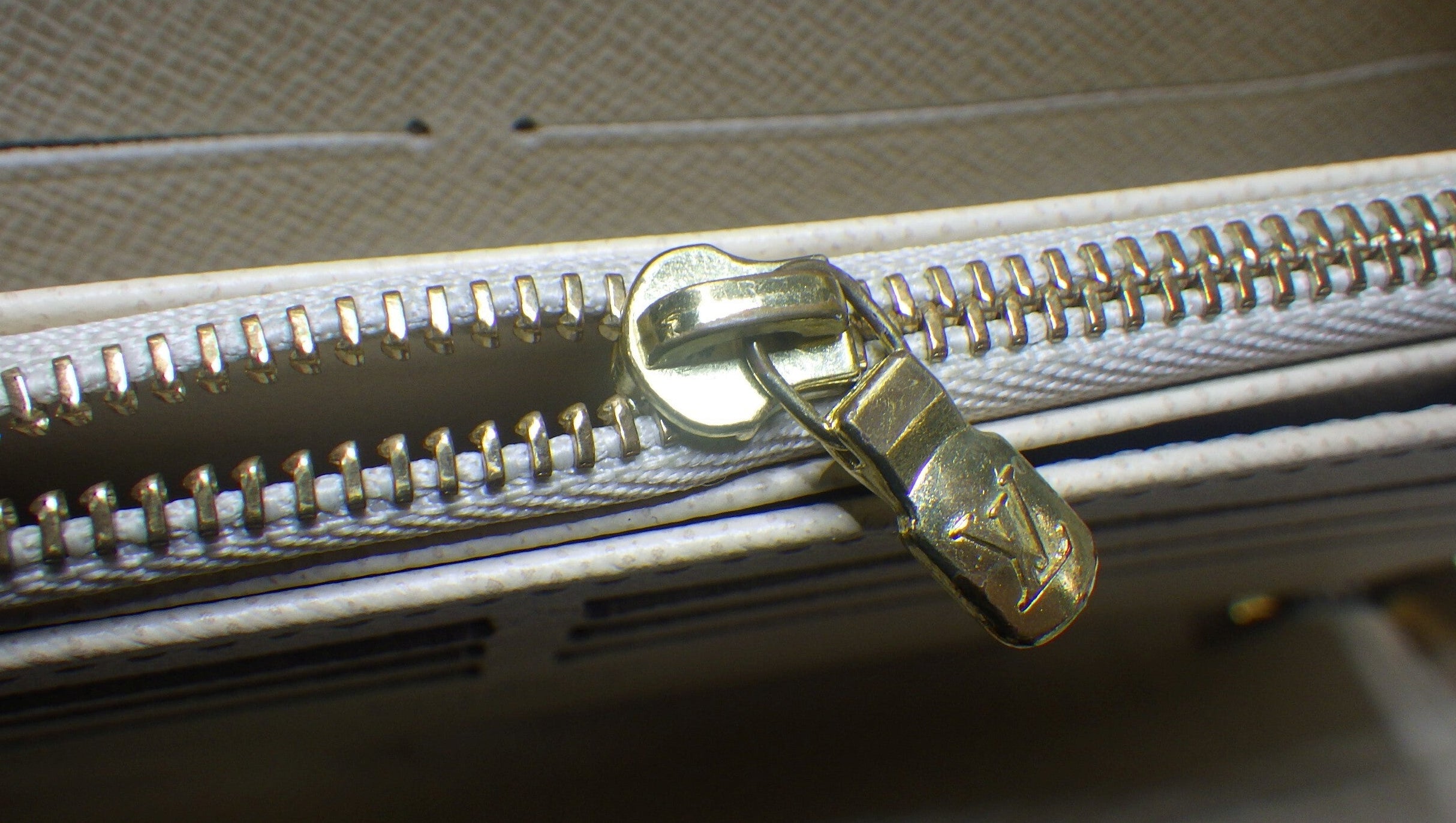 Louis Vuitton Zippy Organizer Damier Azur 2965