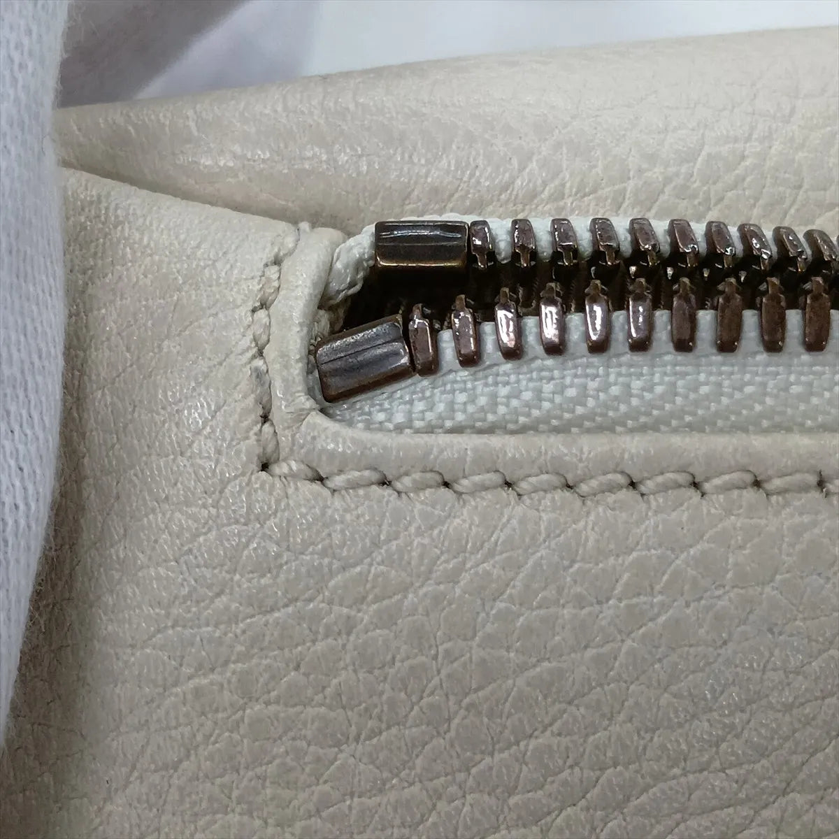 Gucci Logo Print Sling Waist Belt Bag White Leather 3484