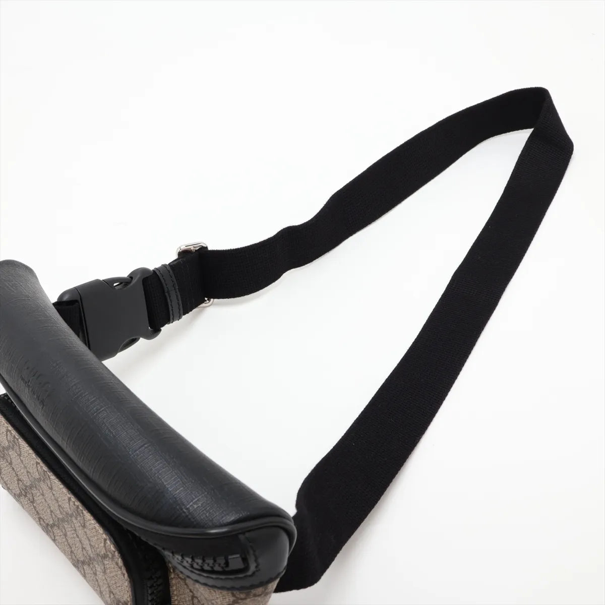Gucci Sling Waist Belt Bag GG Supreme Beige Black 3482