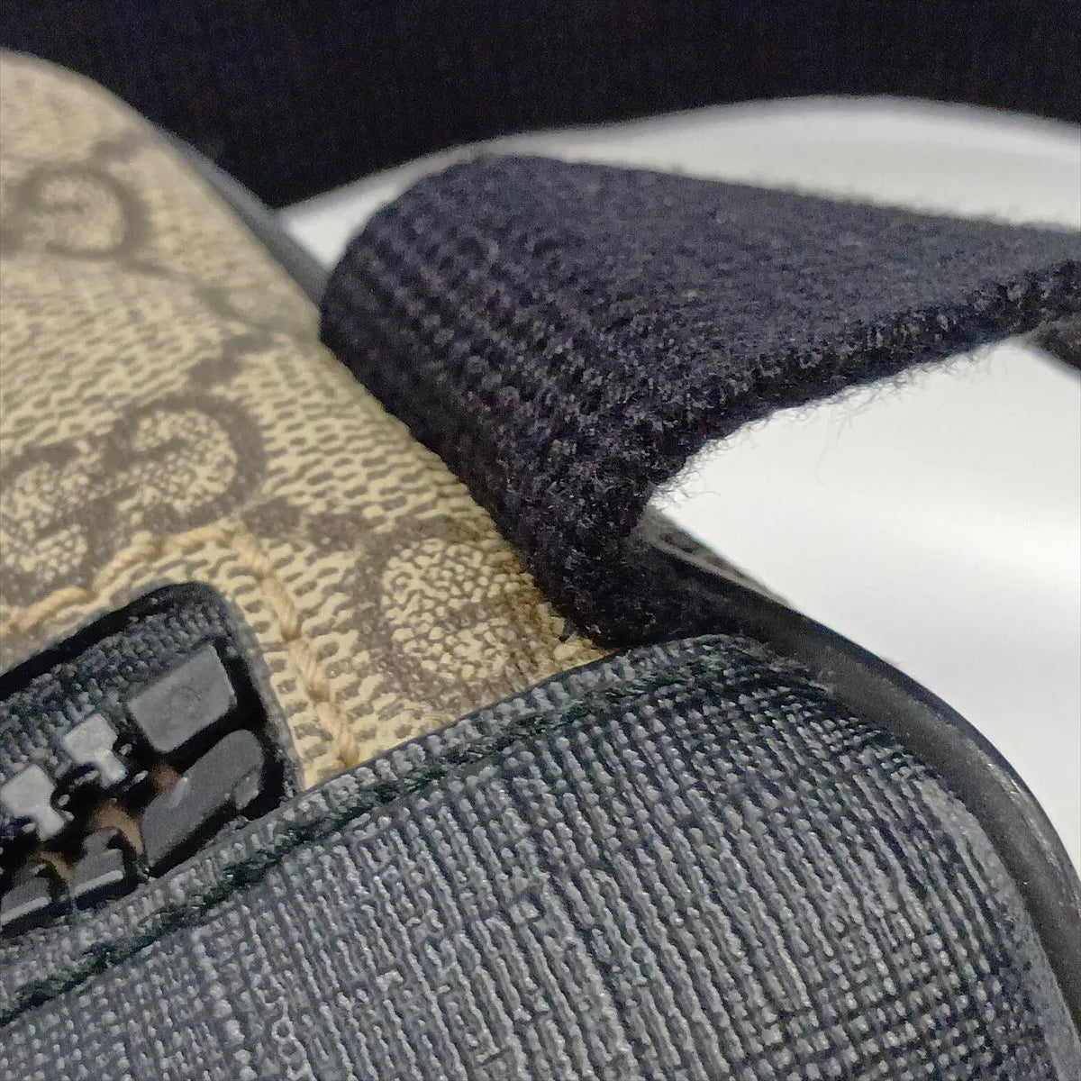 Gucci Sling Waist Belt Bag GG Supreme Beige Black 3482