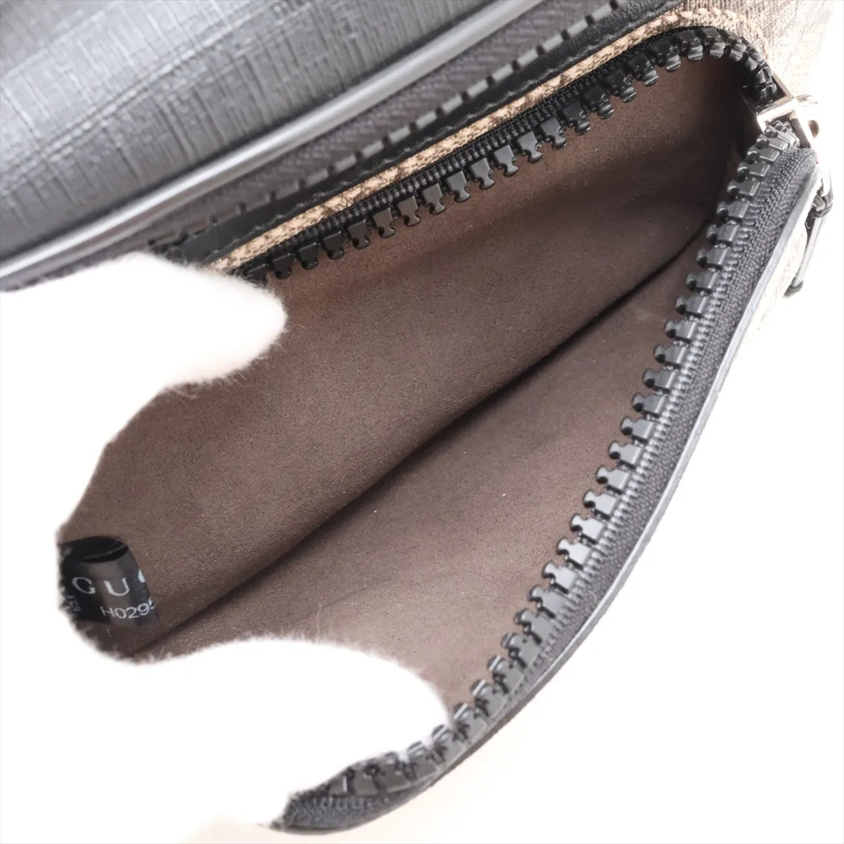 Gucci Sling Waist Belt Bag GG Supreme Beige Black 3482