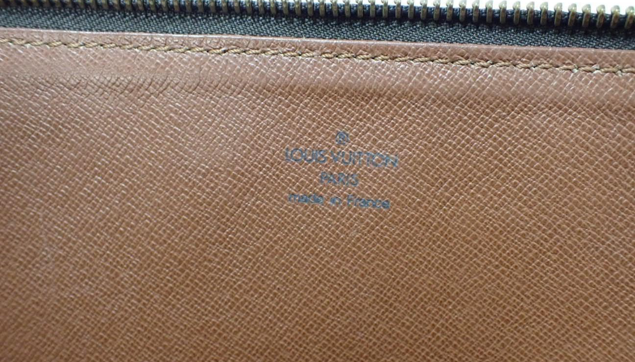 Louis Vuitton Poche Documents Monogram 3171