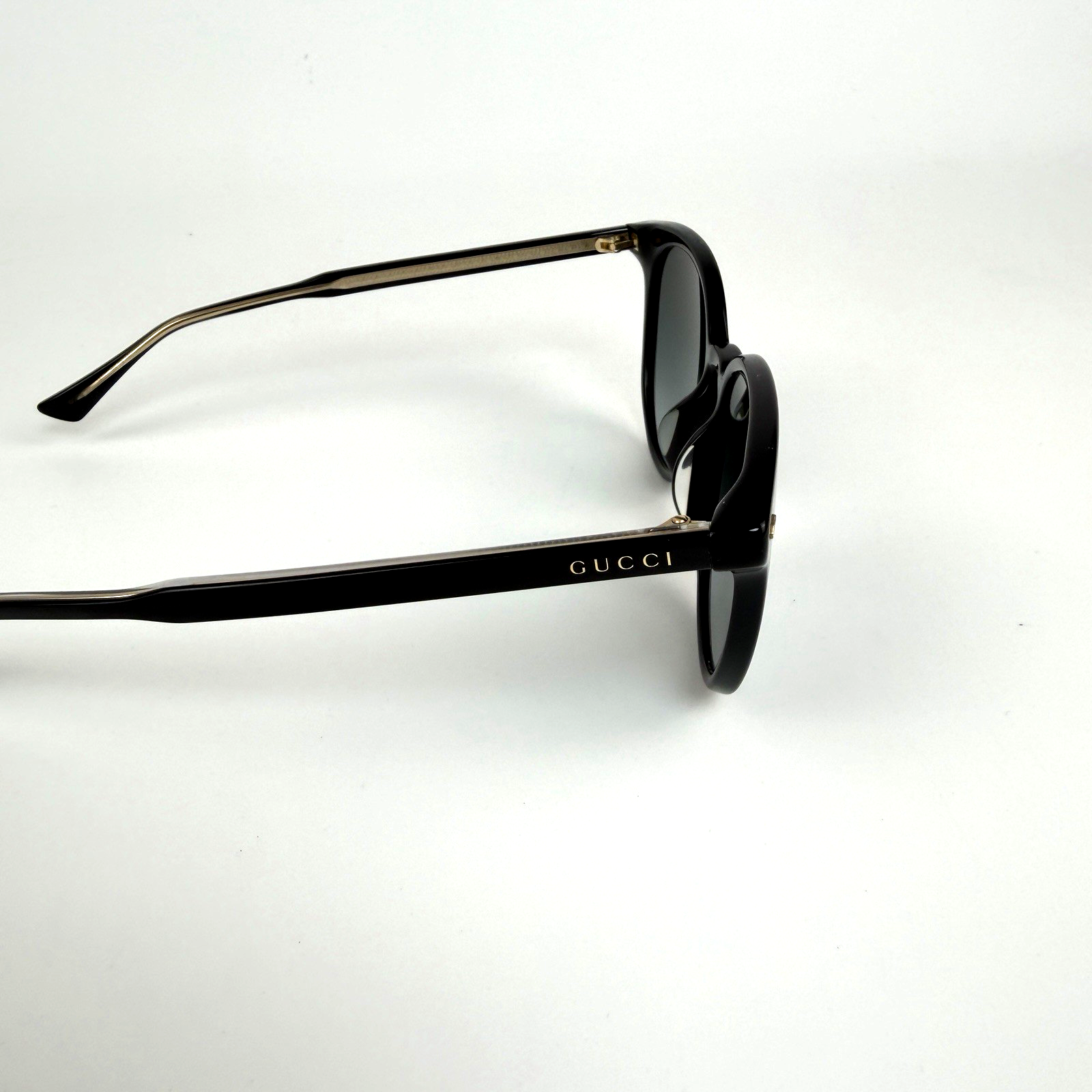 Gucci Women's Round Sunglasses Black Gradient Opulent Luxury 3085