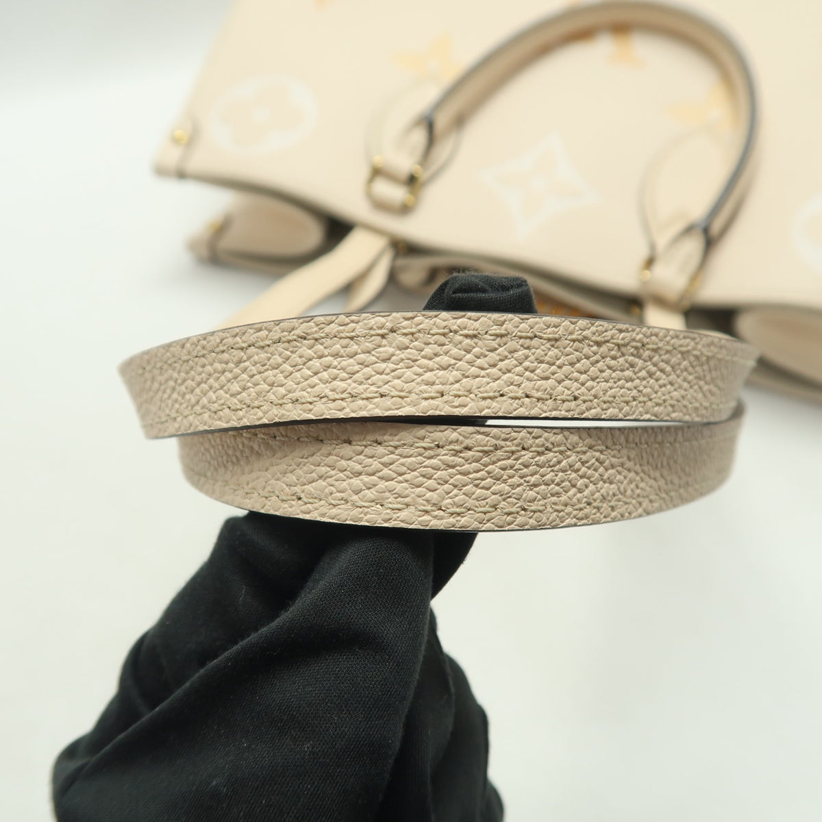 Louis Vuitton OnTheGo MM By The Pool Beige Monogram Giant 3084